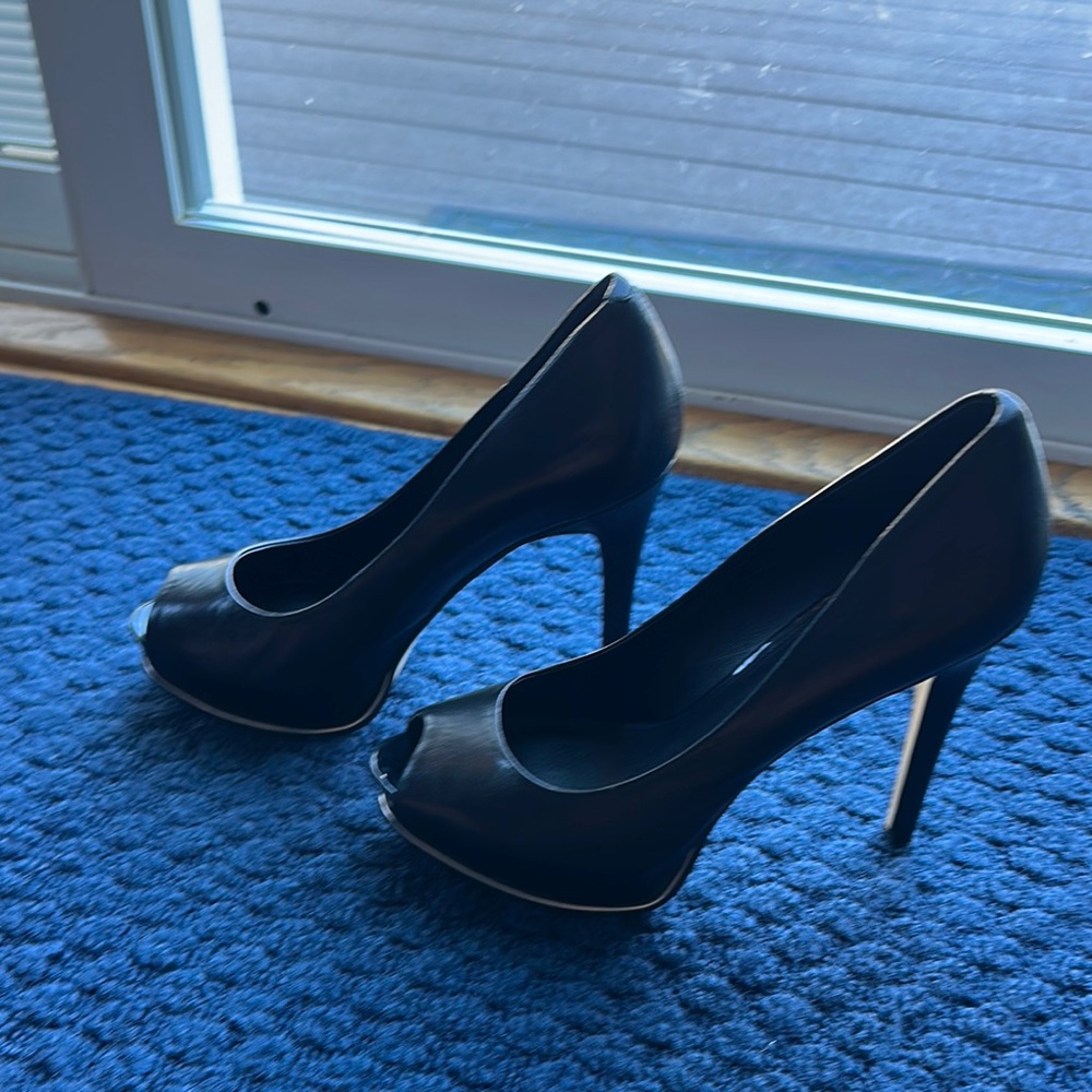 Guess Elegant Black Peep-Toe Heels